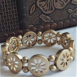 Sweet LIA SOPHIA daisy chain bracelet